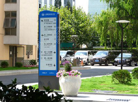 乐业哪些因素影响宣传栏的制作？